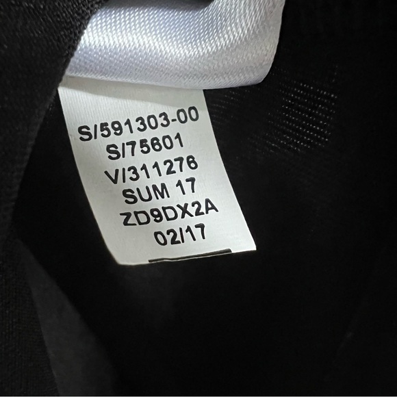 Athleta Women’s Black 2 in 1 Attached Cross Back Bra and Tank Top, Size Small - Picture 7 of 8